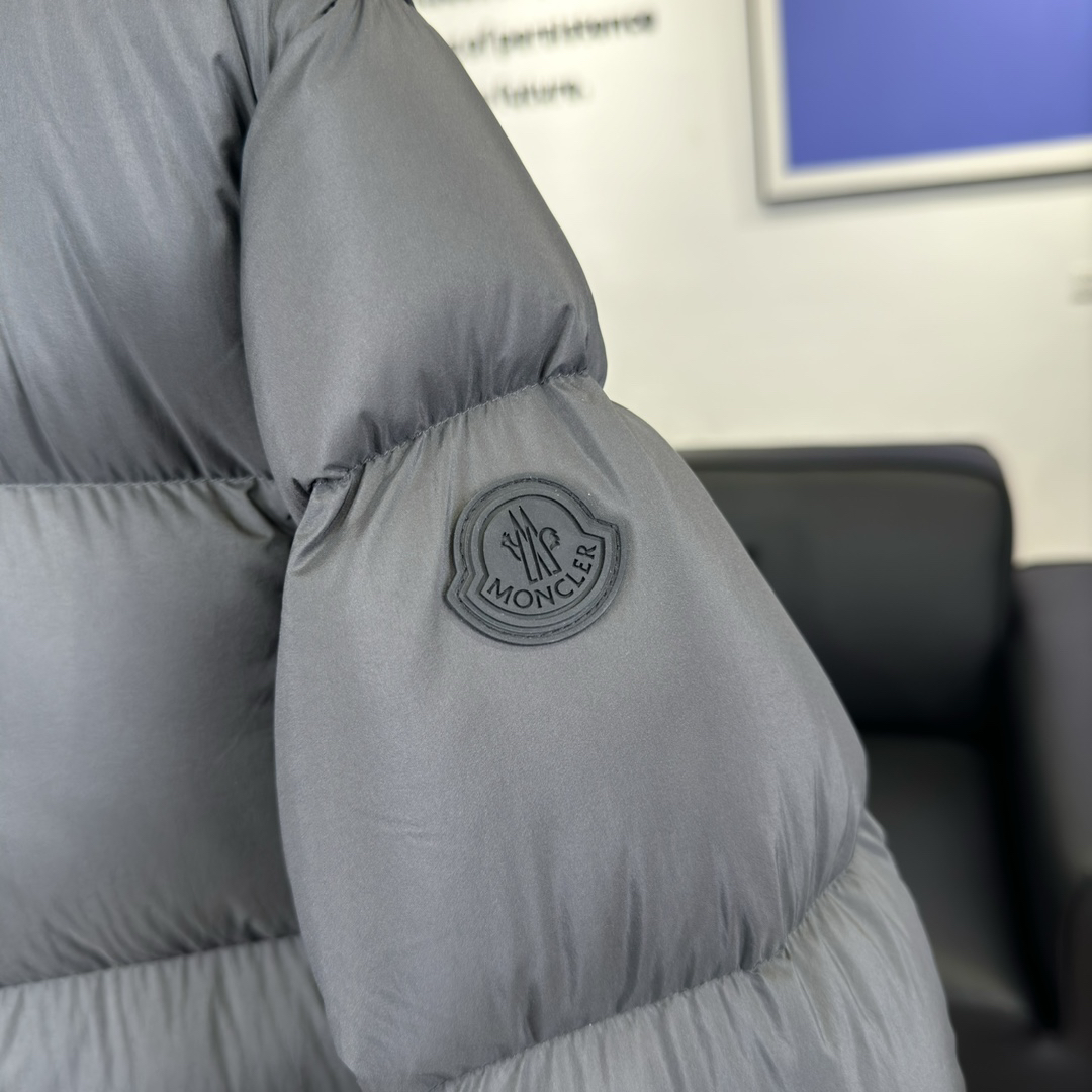 モンクレール「Moncler」Madeira ブラック ダウンジャケット