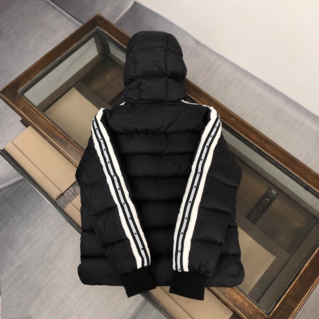 モンクレール「Moncler」 ダウンジャケット