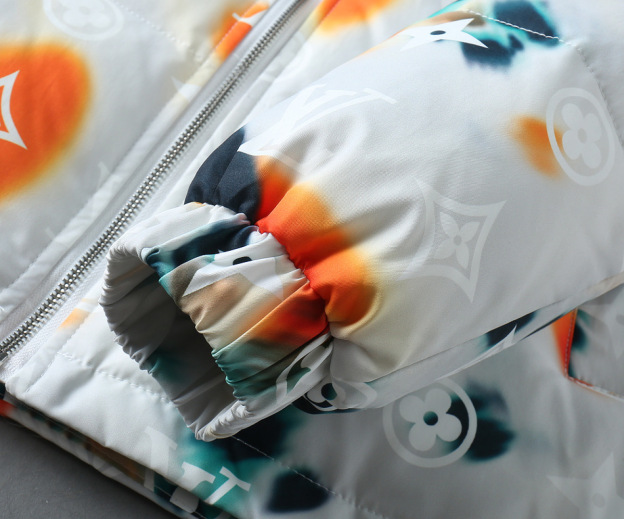 ルイ・ヴィトン「Louis Vuitton」モノグラム ダウン ジャケット