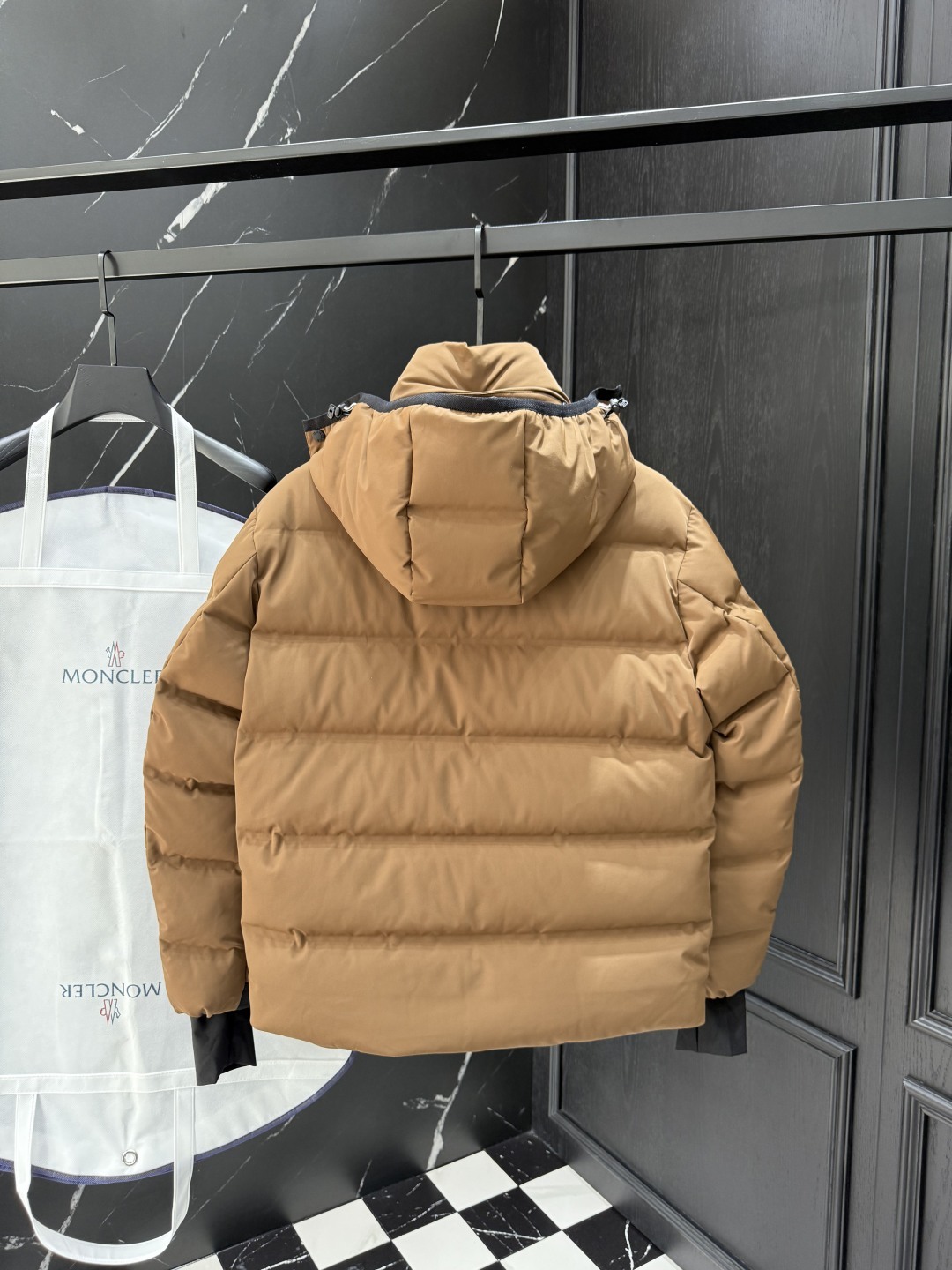 モンクレール「Moncler」ダウン ジャケット