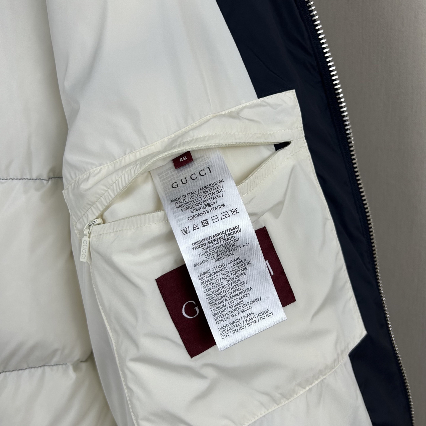 グッチ「Gucci」ストライプ プリント ダウンジャケット