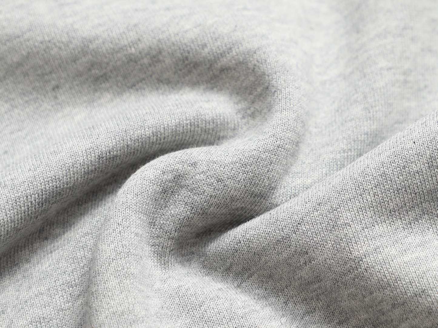 グッチ「Gucci」エンボスロゴ ヴィンテージインスパイアード スウェットシャツ