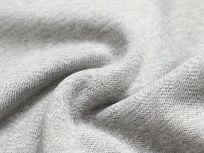 グッチ「Gucci」エンボスロゴ ヴィンテージインスパイアード スウェットシャツ