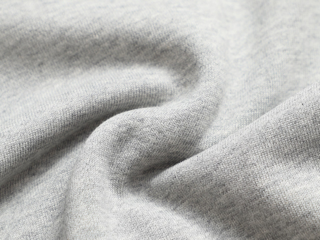 グッチ「Gucci」エンボスロゴ ヴィンテージインスパイアード スウェットシャツ