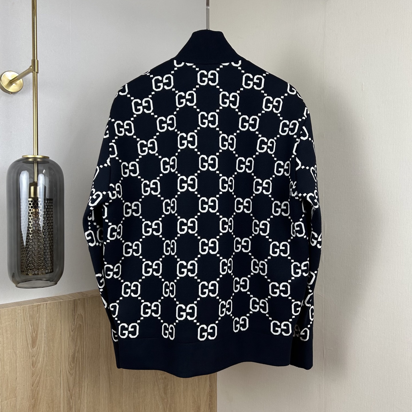 グッチ「Gucci」フルジャカードロゴ スタンドカラー ジップフロント ニットジャケット