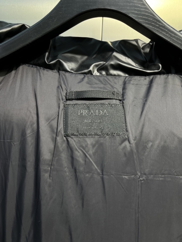 プラダ「Prada」カラーブロック ダウンジャケット
