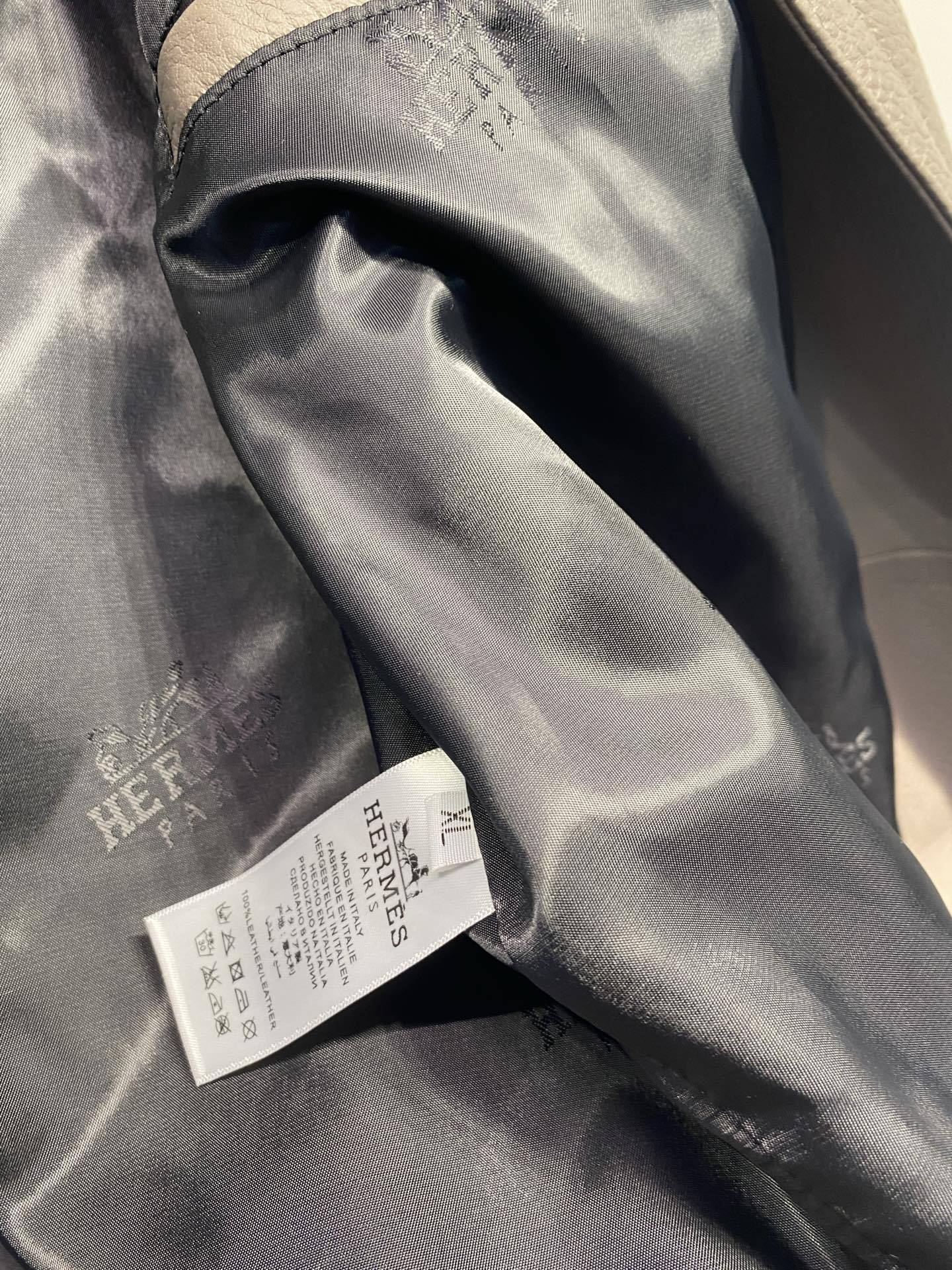 エルメス「Hermès」2025 オートン/ウィンター レザー ジャケット イン エトウープ