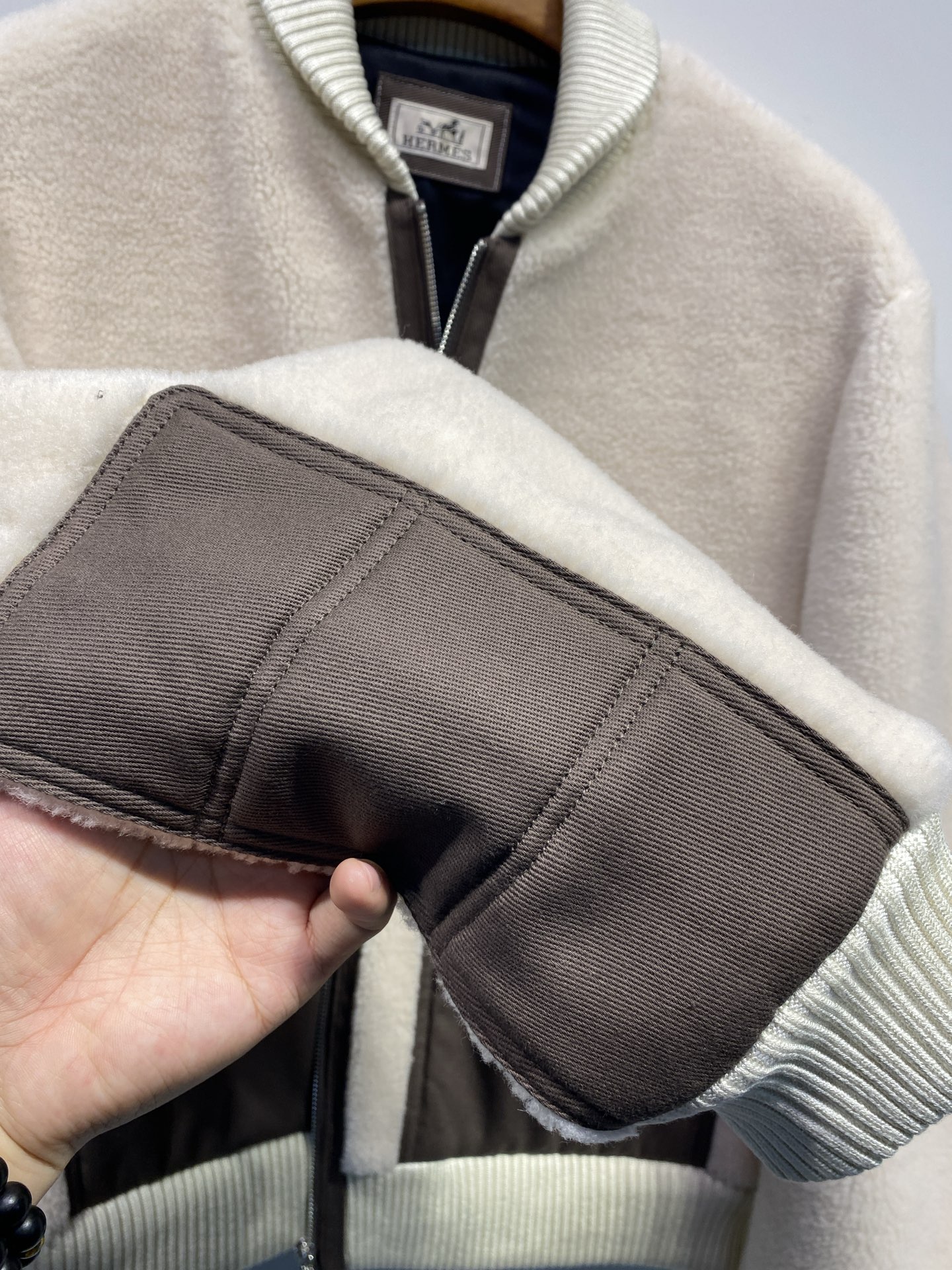 エルメス「Hermès」オートン/ウィンター ラムスウェード フード付きジャケット