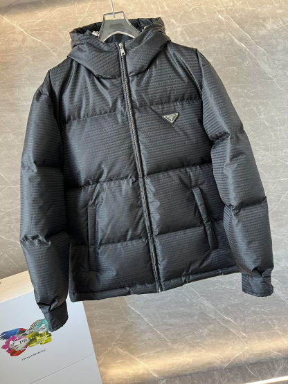 プラダ「Prada」ジャカード フード付き ダウンジャケット
