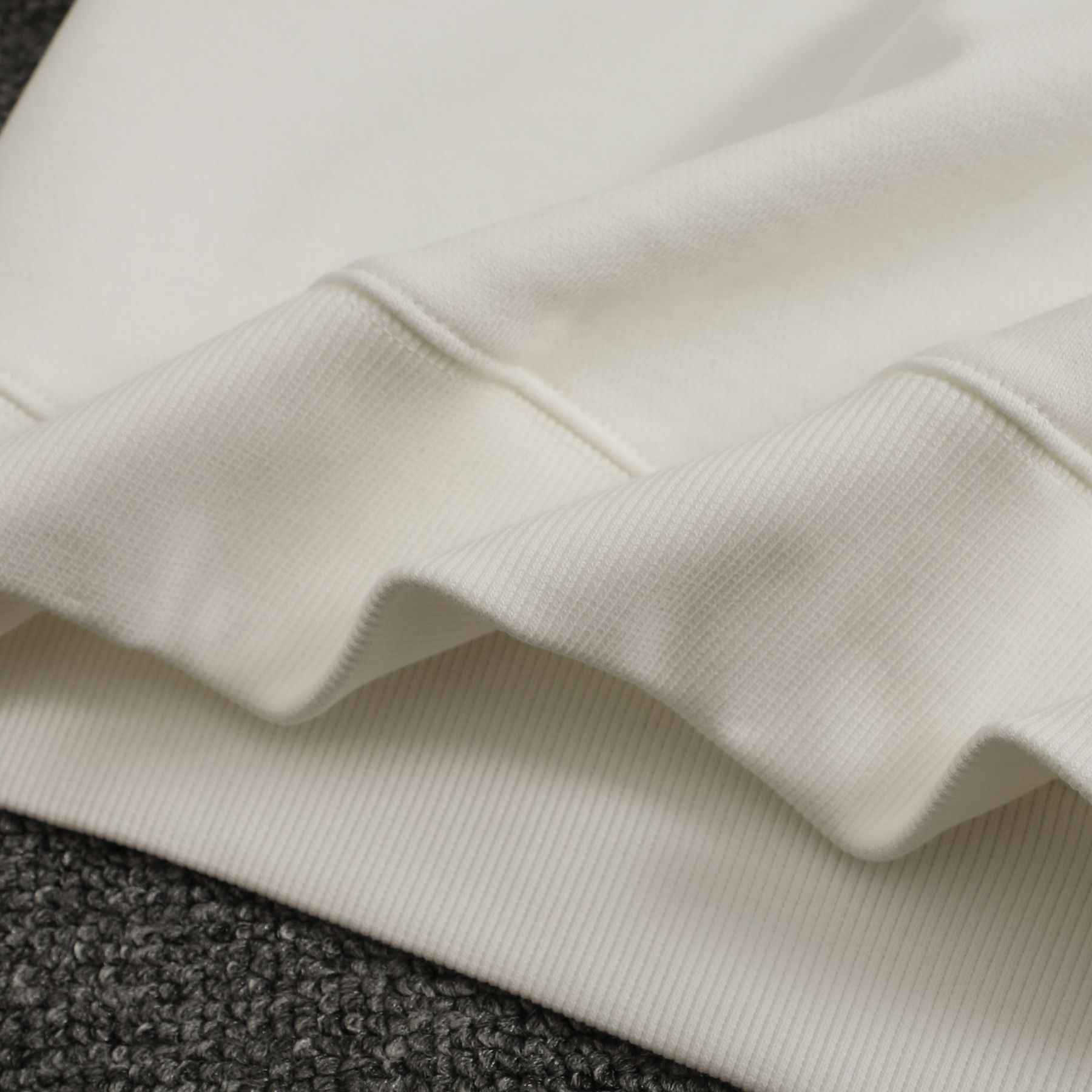 プラダ「Prada」ユニセックス クルーネック スウェットシャツ