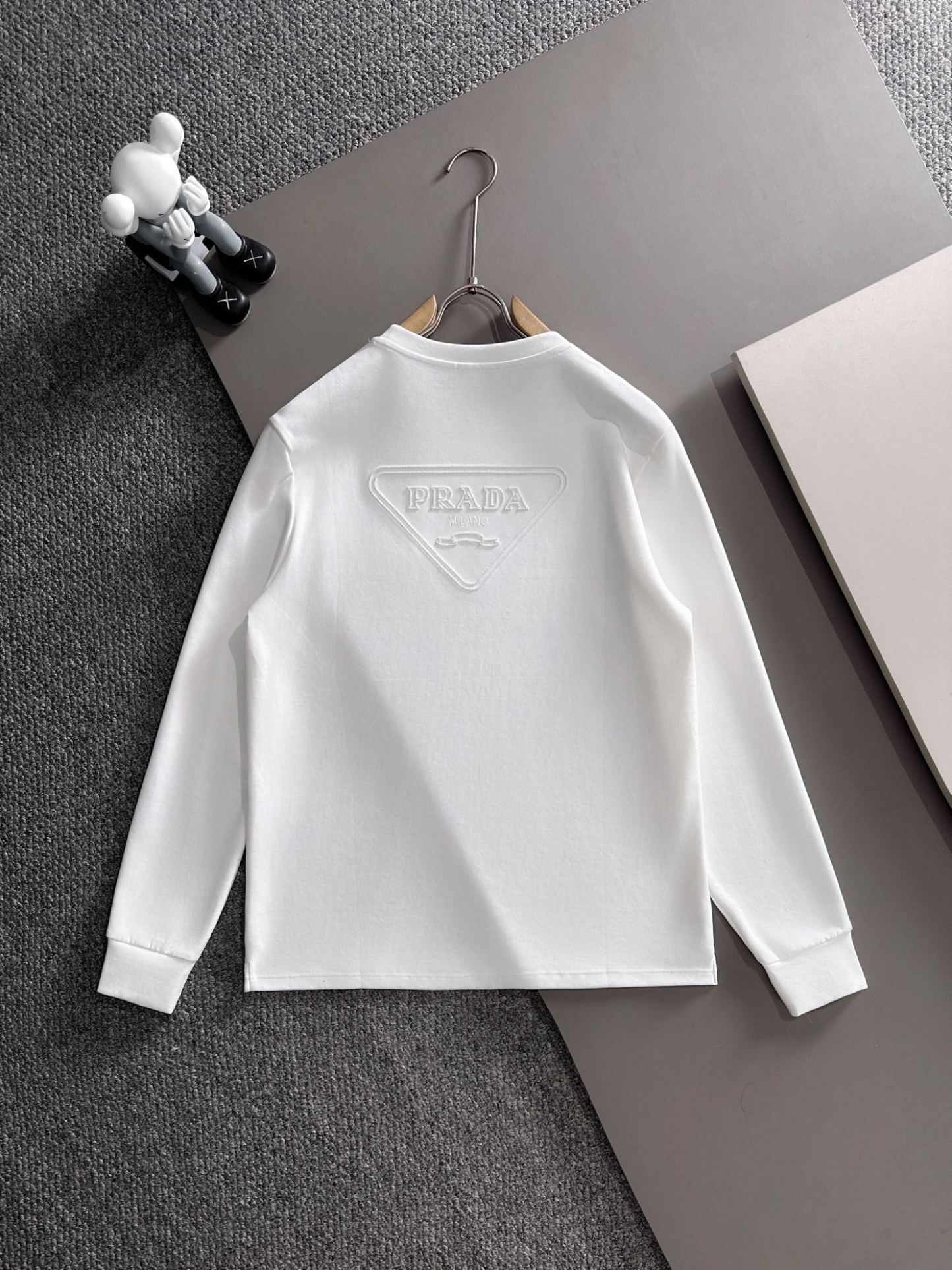 プラダ「Prada」ハイデンシティ モダール スウェットシャツ