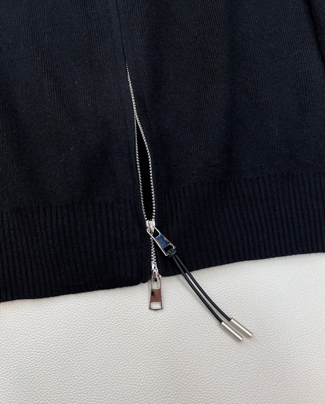 プラダ「Prada」ジップ フード ニット ジャケット