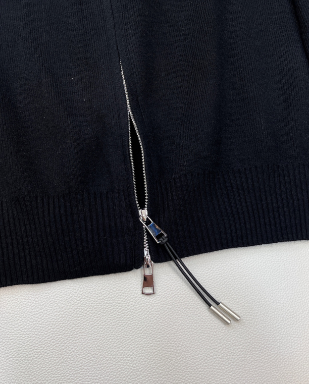 プラダ「Prada」ジップ フード ニット ジャケット