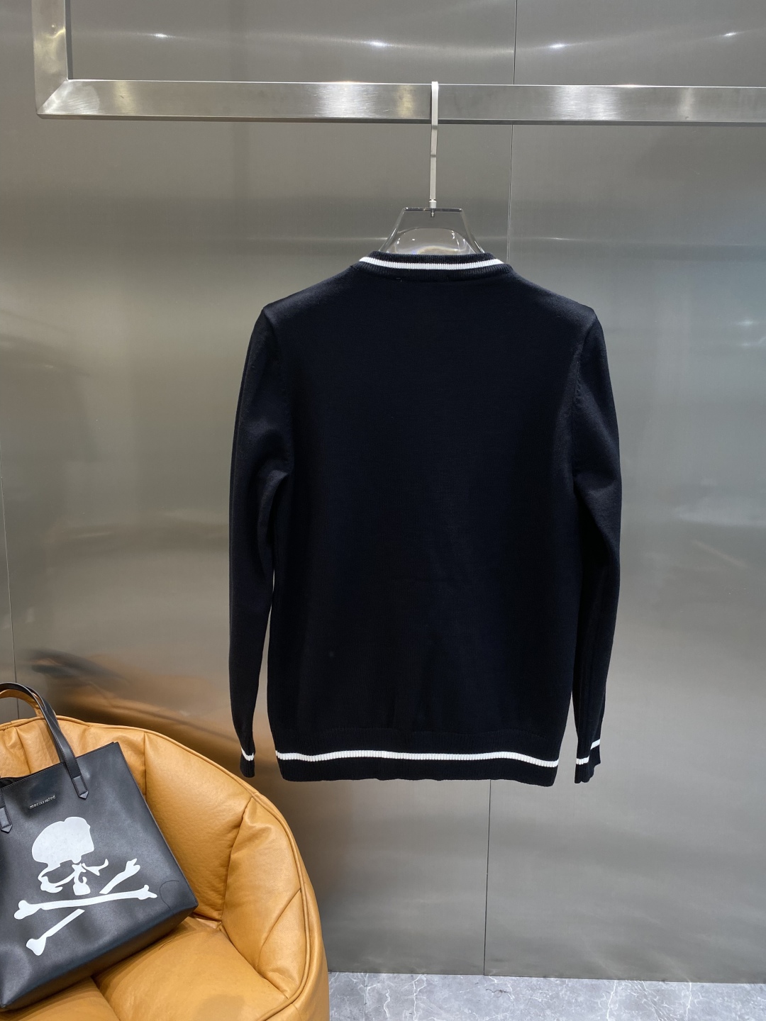 プラダ「Prada」リブトリム クルーネック セーター