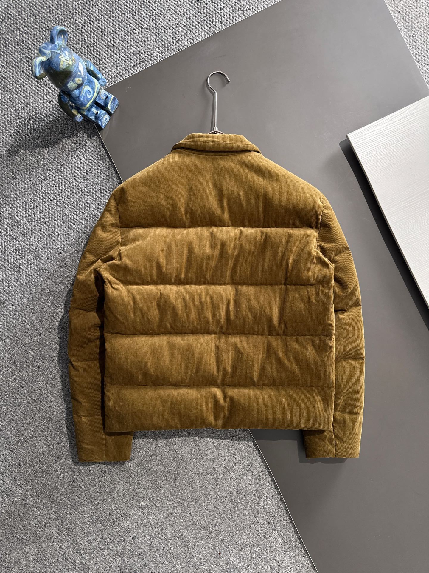 プラダ「Prada」コーデュロイ ダウン ジャケット