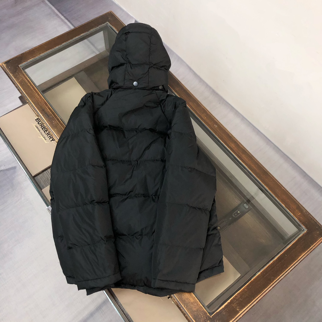 プラダ「Prada」ダウン ジャケット