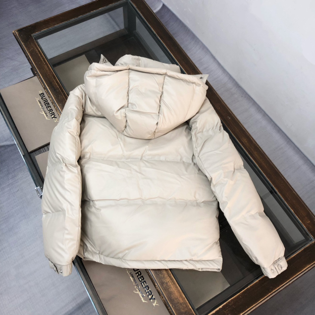 プラダ「Prada」ナイロン ダウン ジャケット