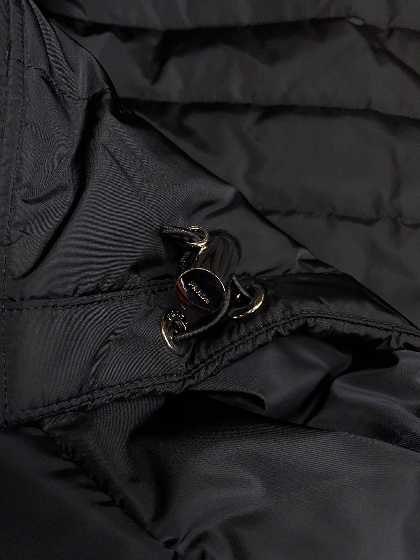 プラダ「Prada」ナイロン ダウン ジャケット