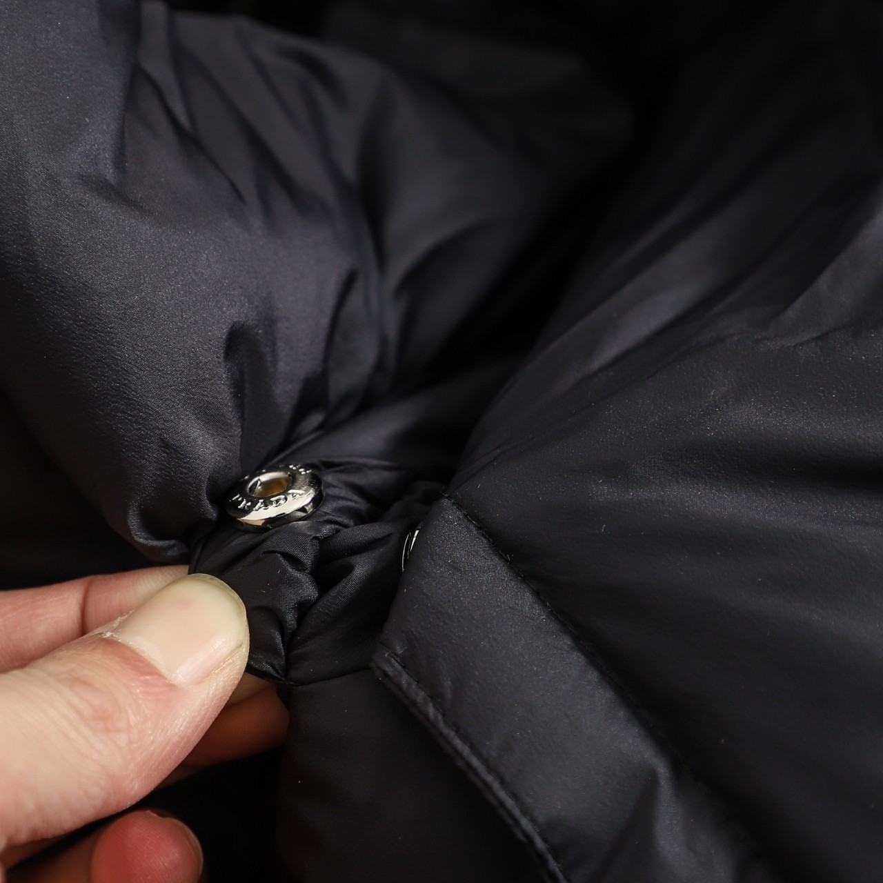 プラダ「Prada」リサイクル ナイロン ダウン ジャケット