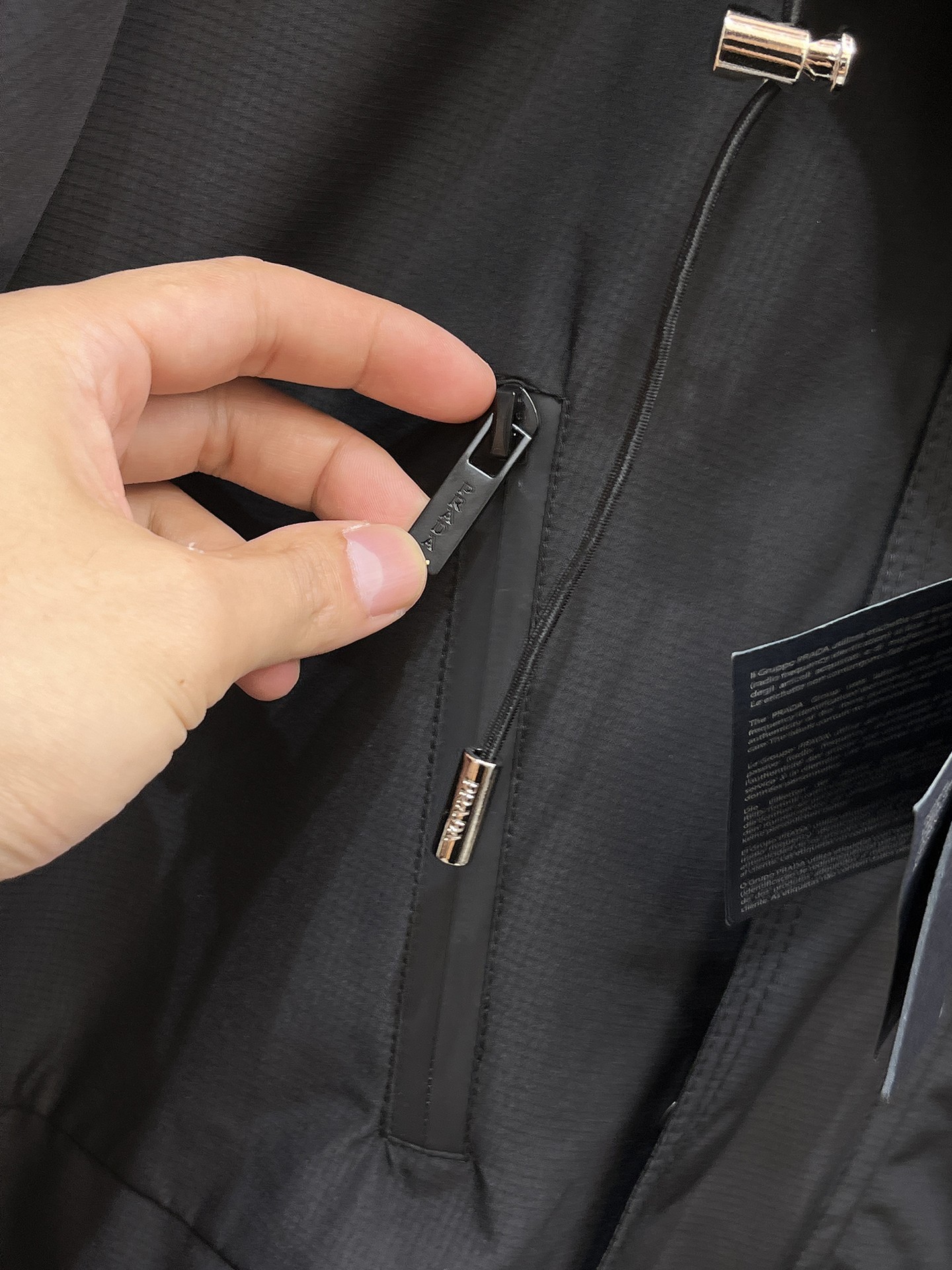 プラダ「Prada」テクニカル ジャケット