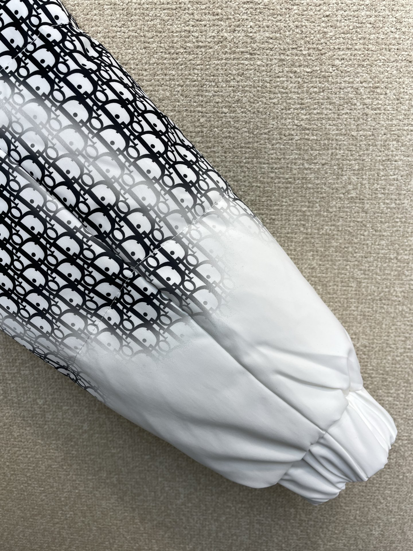 ディオール「Dior」スタンドカラー ジャカード キルト ダウン ジャケット