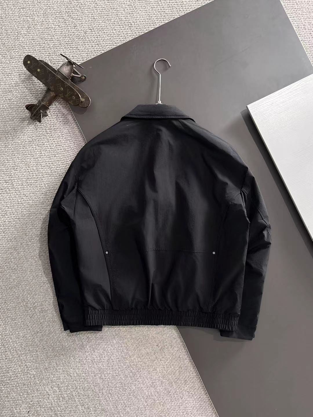 ディオール「Dior」OBLIQUE ダウンジャケット