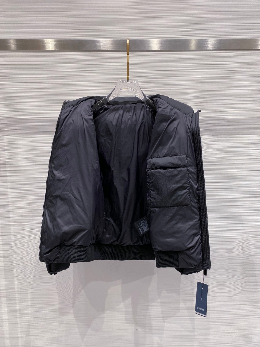 ディオール「Dior」モダン シルエット ダウンジャケット