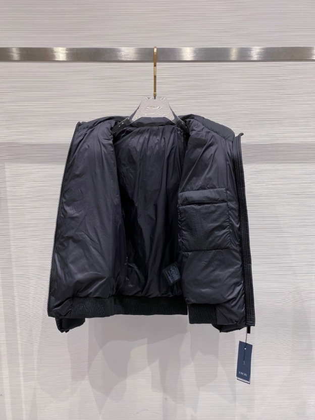 ディオール「Dior」モダン シルエット ダウンジャケット