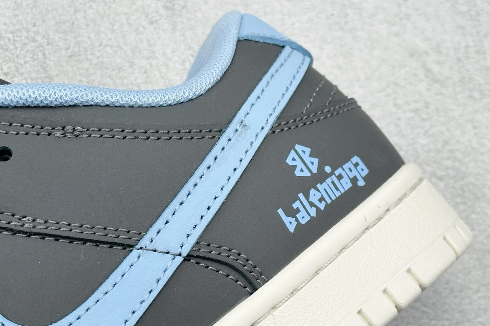 「コラボモデル」Balenciaga x NikeSB DUNK LOWグレーブルー ダブルスウッシュ スニーカー