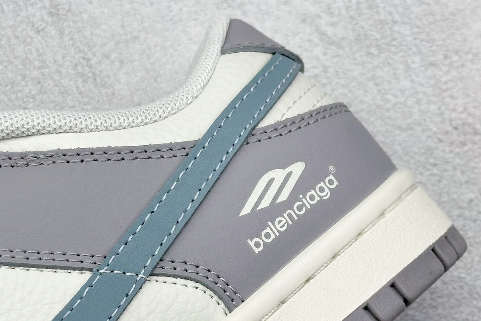 「コラボモデル」Balenciaga x Nikeグレー×ホワイト×ブルー スケートシューズ