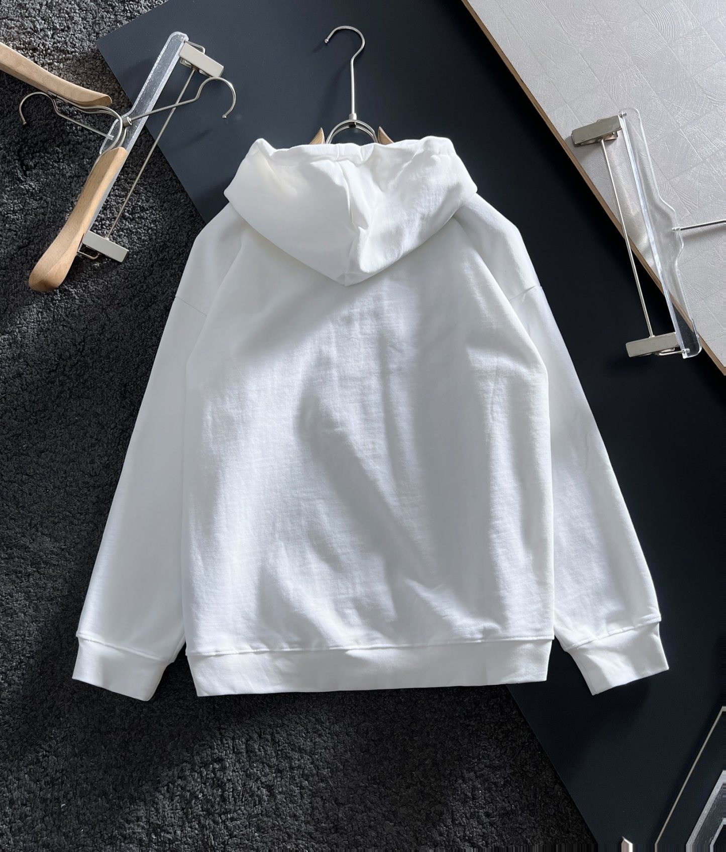 ディオール「Dior」新作 プルオーバーフーディ