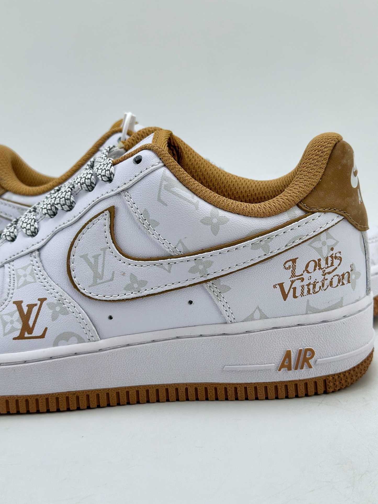 「コラボモデル」Louis Vuitton x Nike Air Force 1 Low スニーカー