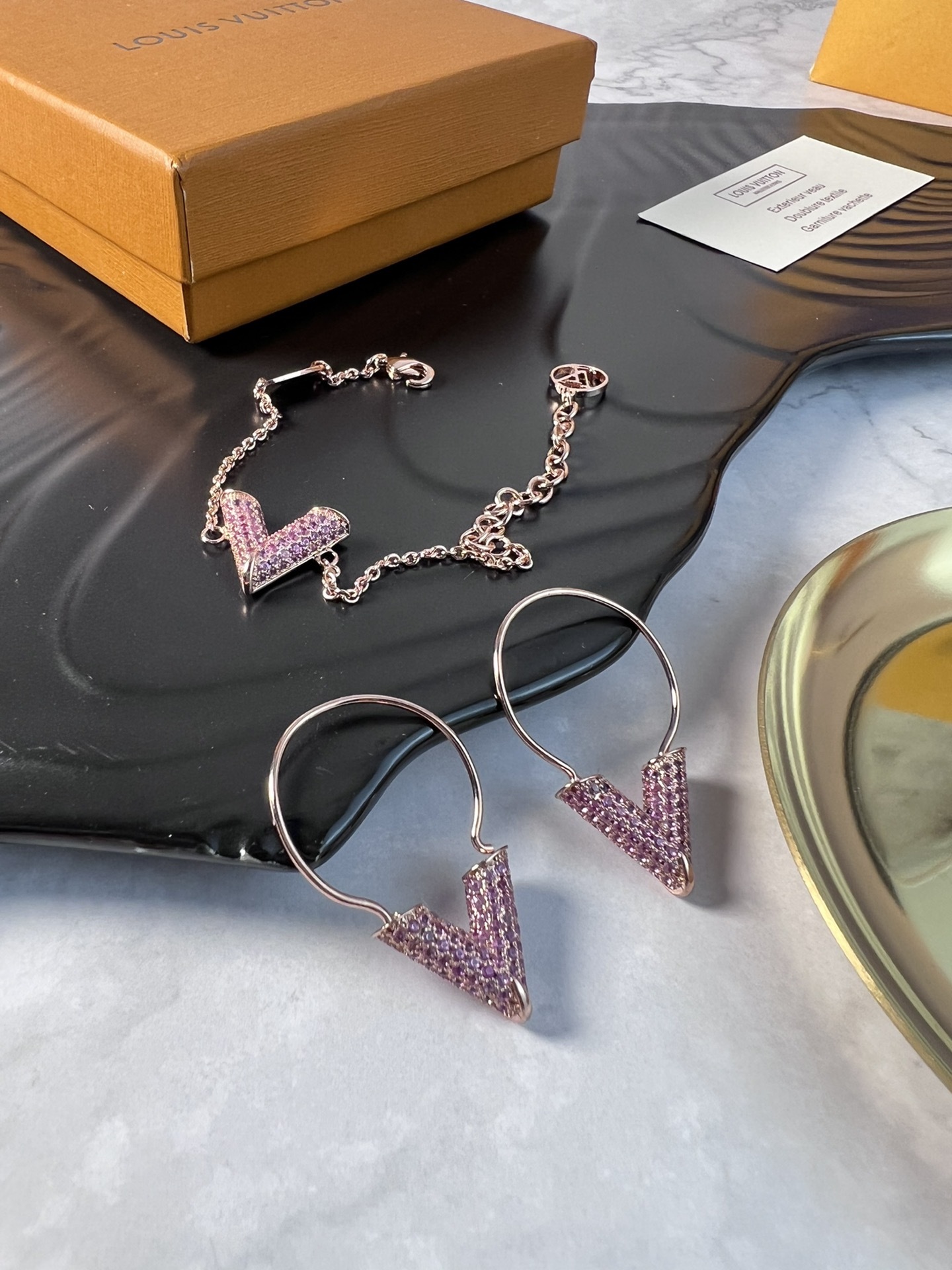 ルイ・ヴィトン「Louis Vuitton」Pure V ブレスレット