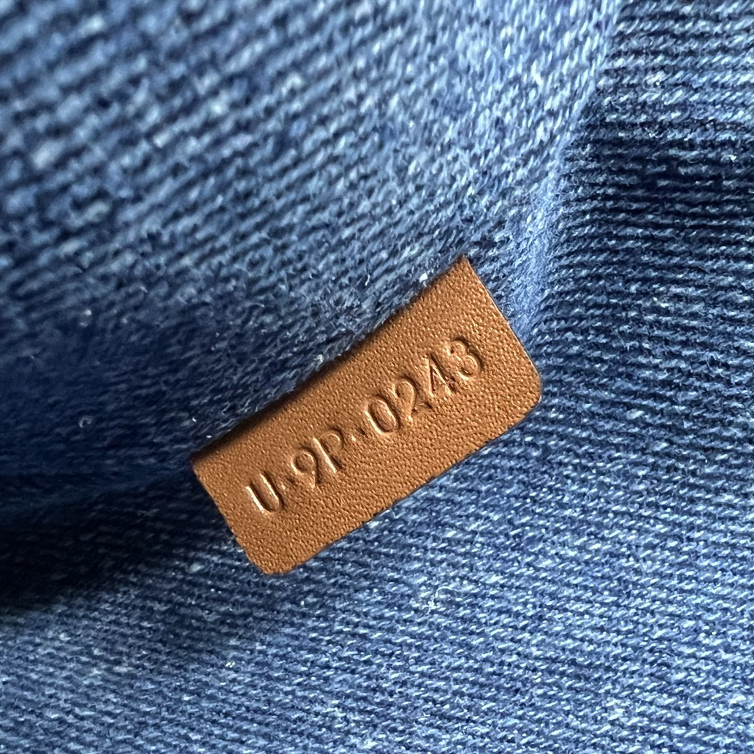 セリーヌ「Celine」CLASSIC FLAP レザー クラッチバッグ