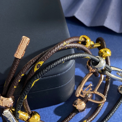 ルイ・ヴィトン「Louis Vuitton」Iconic レザーブレスレット