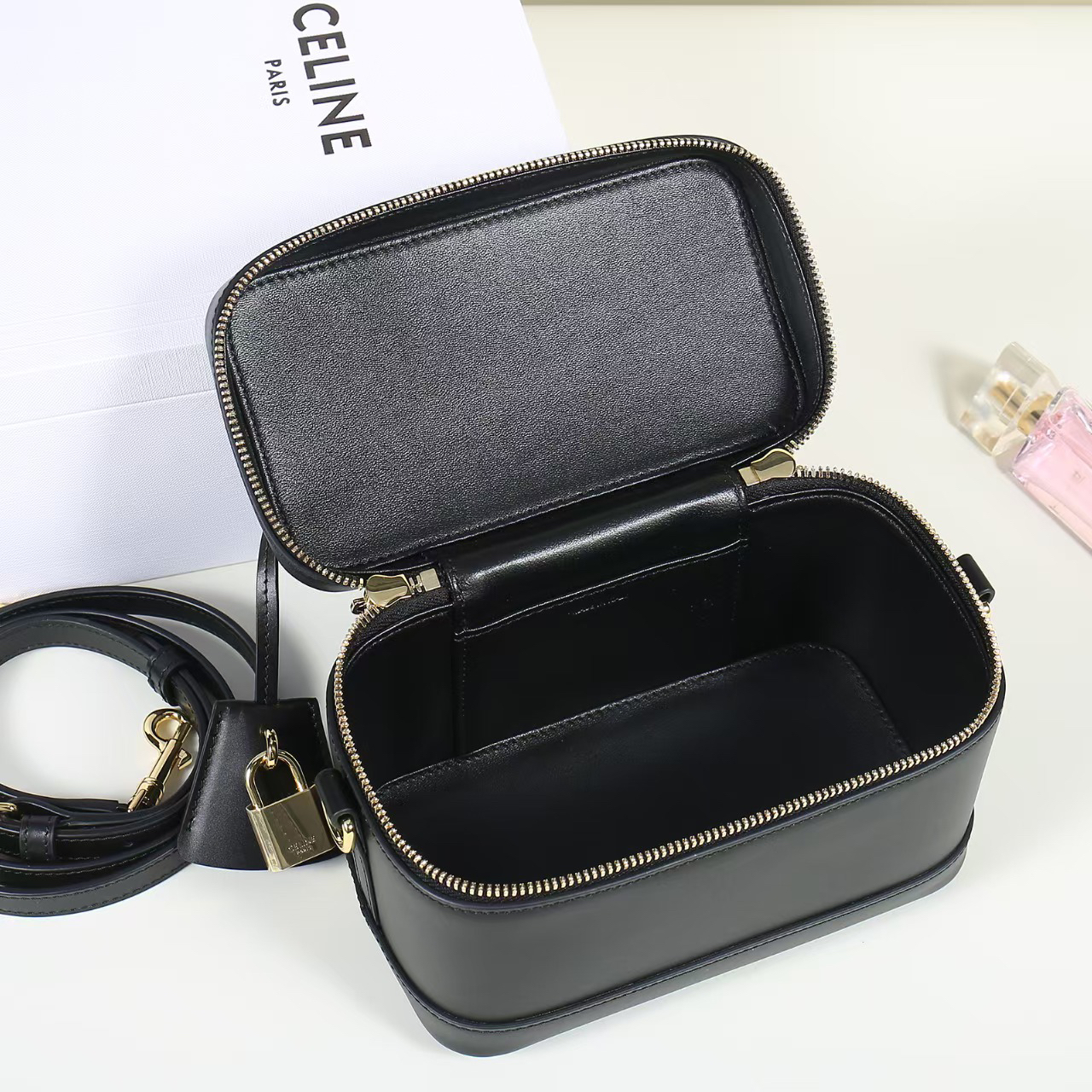 セリーヌ「Celine」 VANITY レザー コスメティック ケース