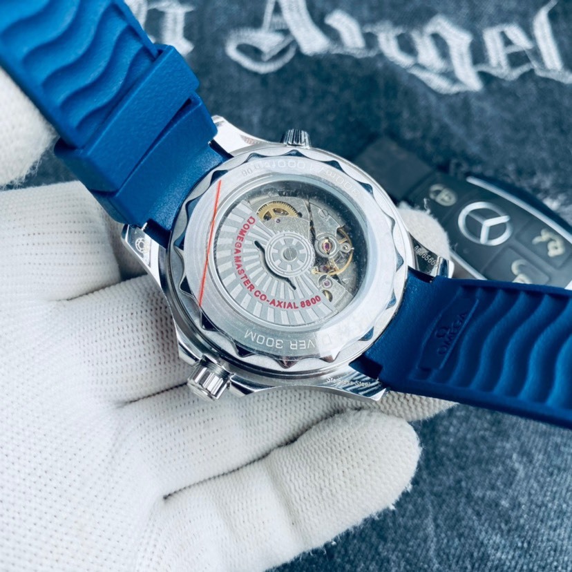 オメガ「Omega」シーマスター ダイバー 300M コーアクシャル マスター クロノメーター 42mm