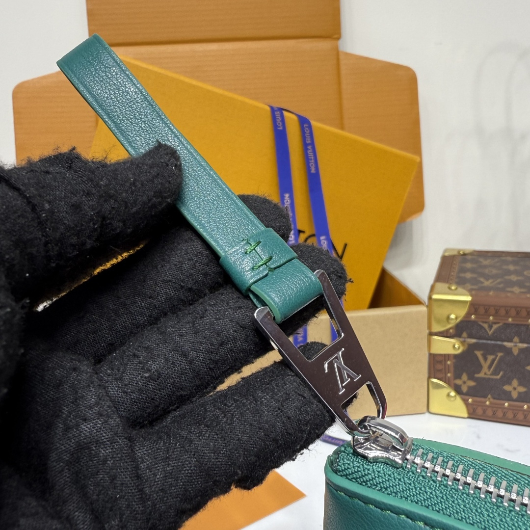 ルイ・ヴィトン「Louis Vuitton」ポシェット ボヤージュ スープル クラッチバッグ