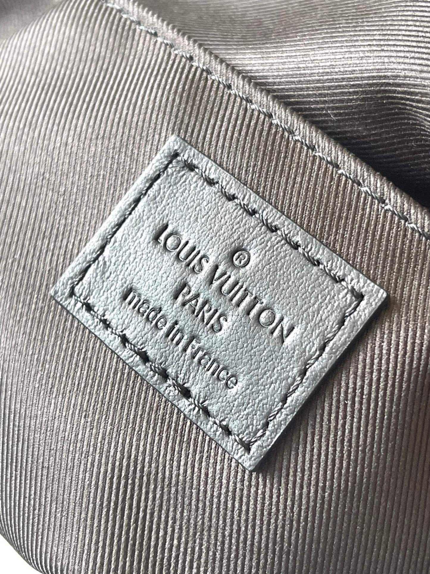 ルイ・ヴィトン「Louis Vuitton」Montsouris メッセンジャーバッグ