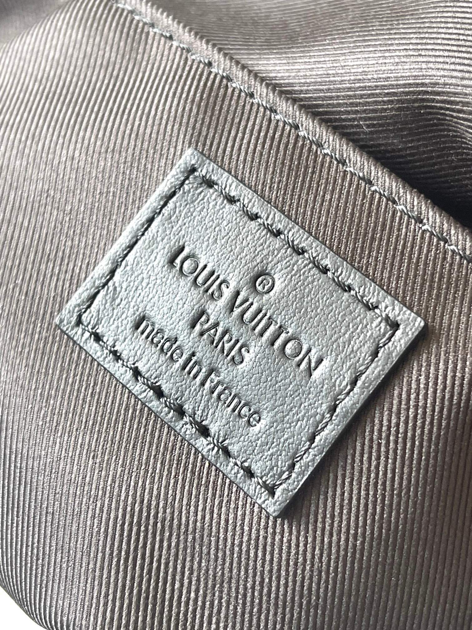 ルイ・ヴィトン「Louis Vuitton」Montsouris メッセンジャーバッグ