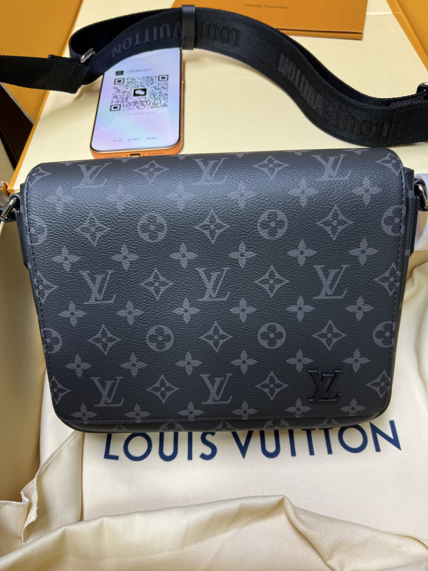 ルイ・ヴィトン「Louis Vuitton」istrict PM メッセンジャーバッグ