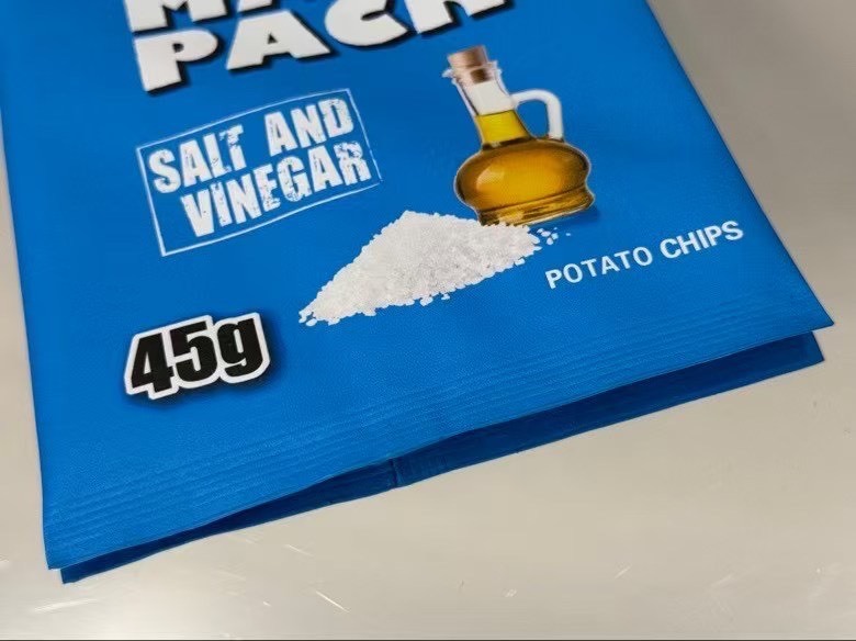 バレンシアガ「Balenciaga」CHIPS スマホポーチ