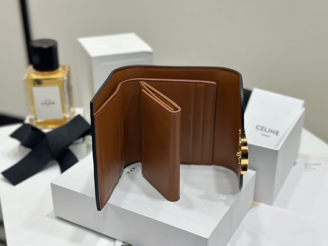 セリーヌ「Celine」Triomphe キャンバス & レザー フラップ ウォレット