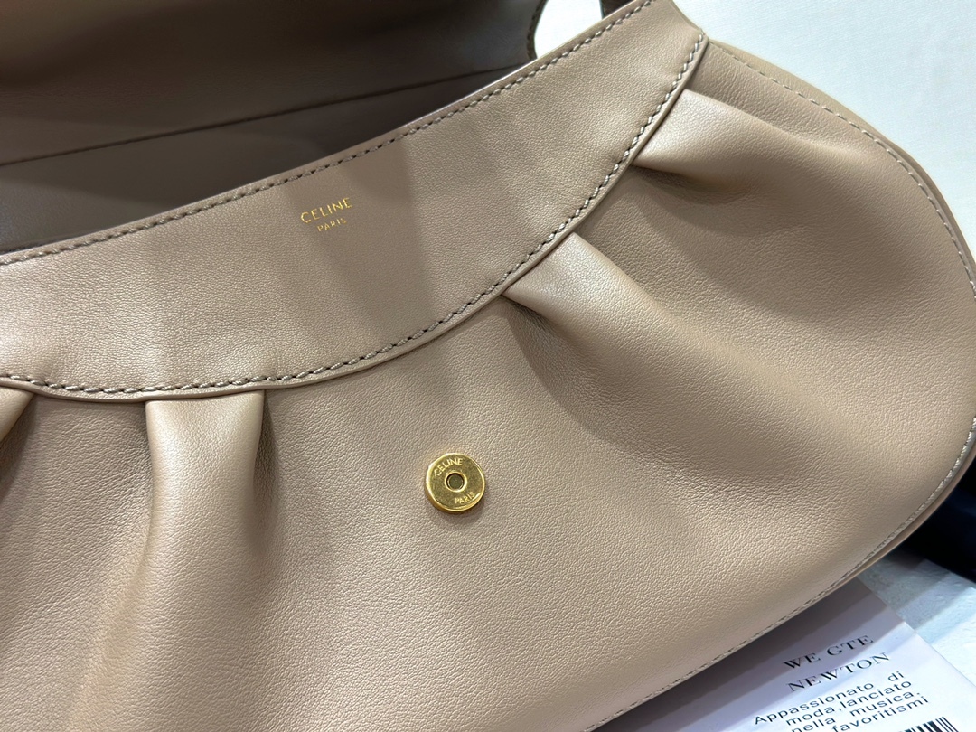 セリーヌ「Celine」Triomphe バゲットバッグ