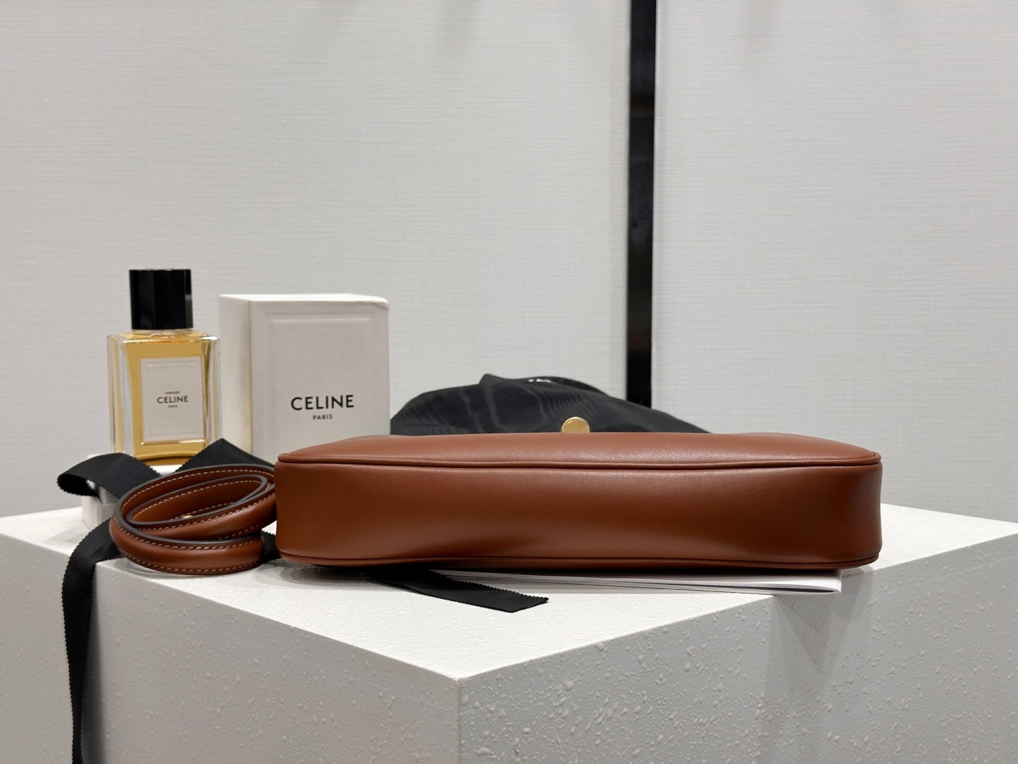 セリーヌ「Celine」CAMILLE 16 SOFT ショルダーバッグ