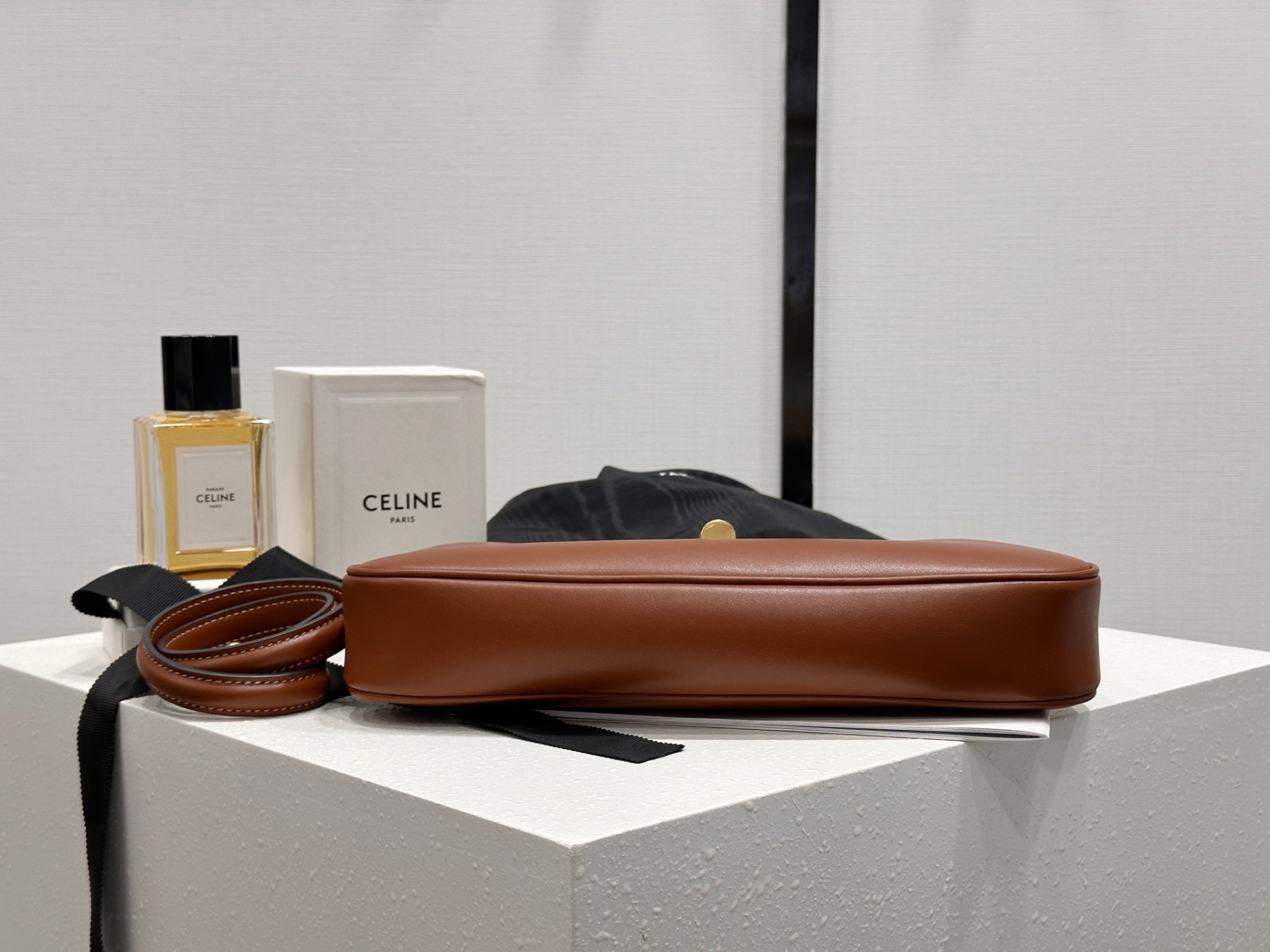 セリーヌ「Celine」CAMILLE 16 SOFT ショルダーバッグ