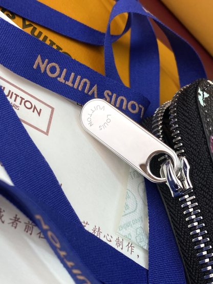 ルイ・ヴィトン「Louis Vuitton」LV × TM ジッピー･ウォレット