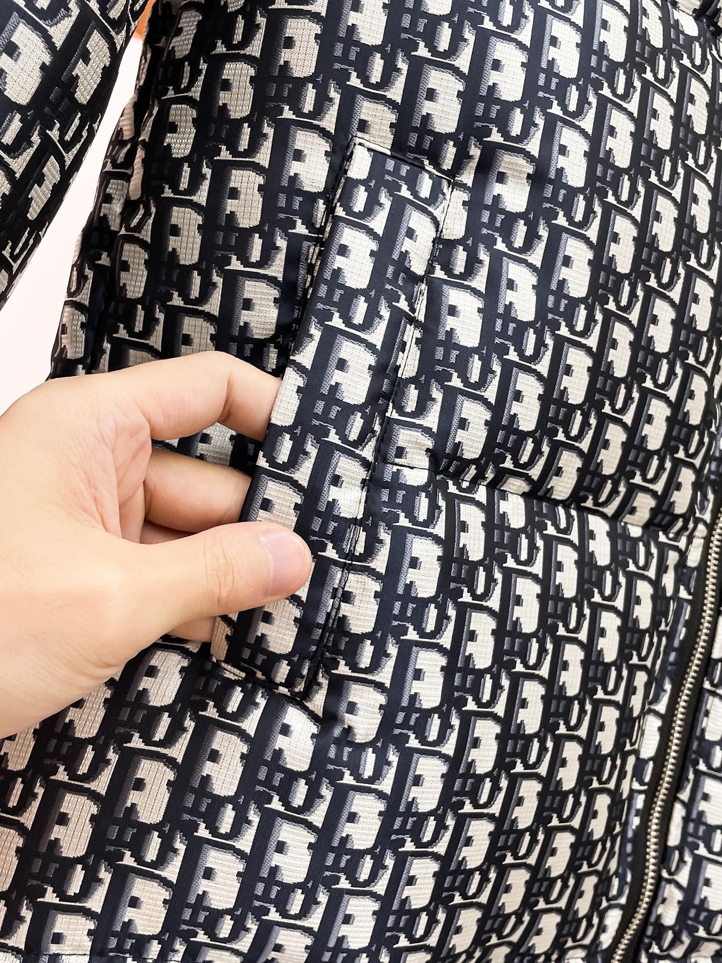 ディオール「Dior」ダウンジャケット