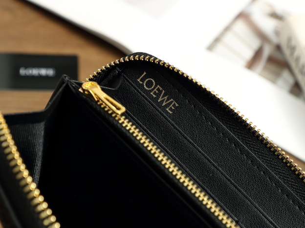 ロエベ「Loewe」ジッパー付き財布