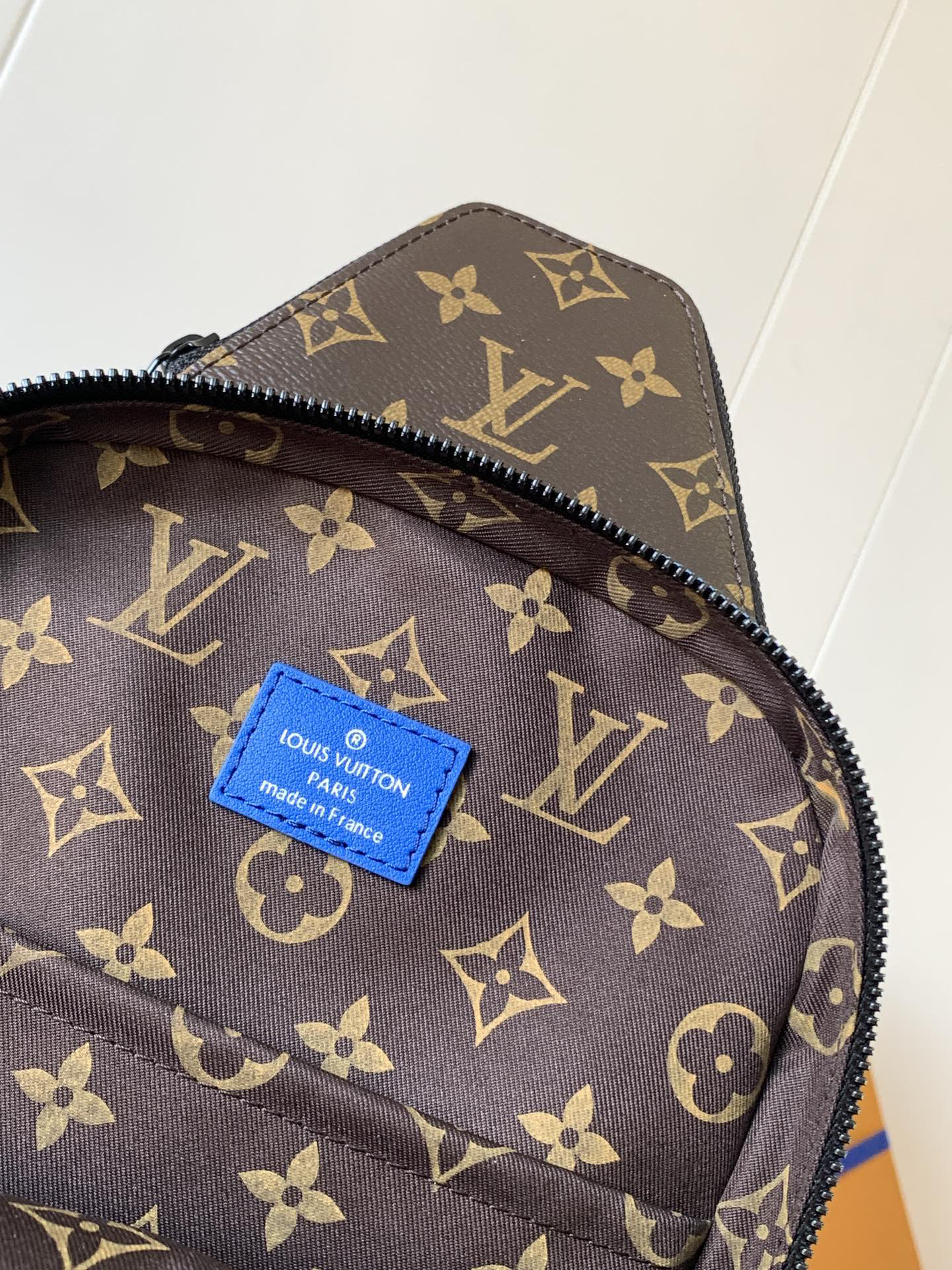 ルイ・ヴィトン「Louis Vuitton」Avenue ショルダーバッグ＆クロスボディバッグ